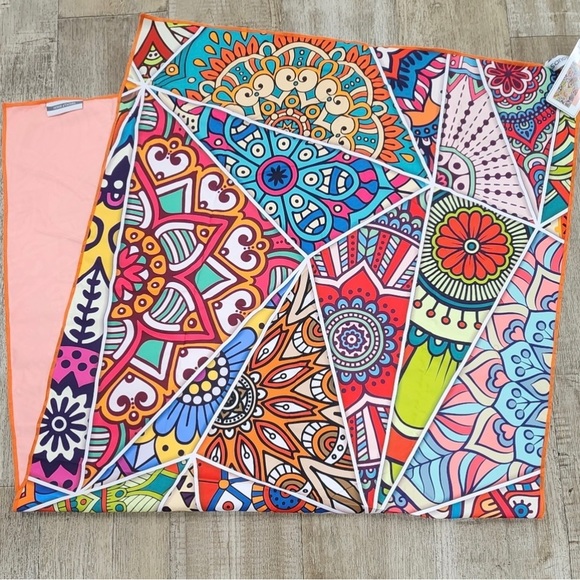 HOUSE OF CLOUDS SAND-FREE MICROFIBER BEACH TOWEL - Picture 3 of 6